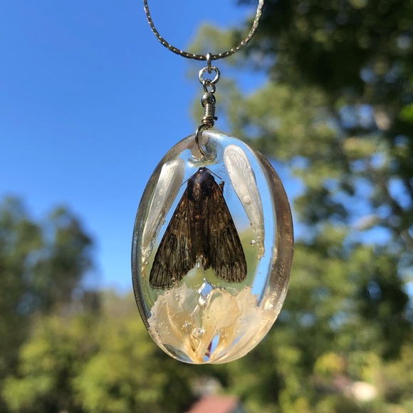 Handmade UV Resin Moth / Flower Necklace - Picture 6 of 16